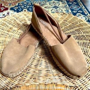 Tom’s tan suede ankle wrap sandal Size 11